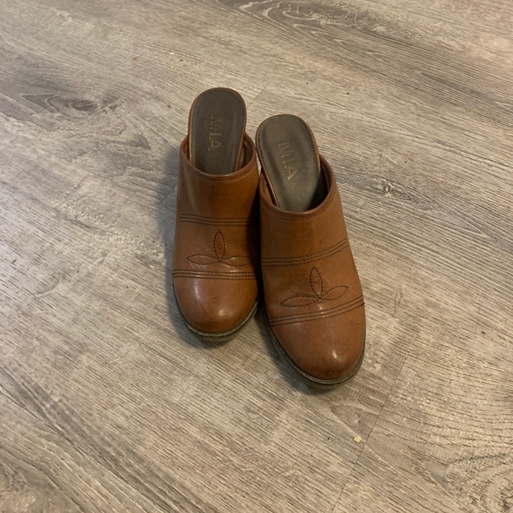 Women’s Dress Shoes - Picture 1 of 4